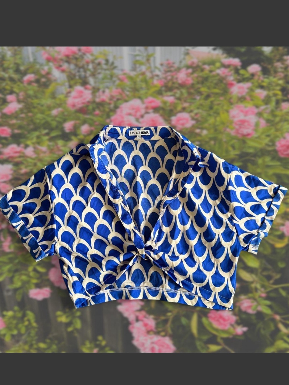 Fashion Nova Women's Blue & White Geometric Crop Top